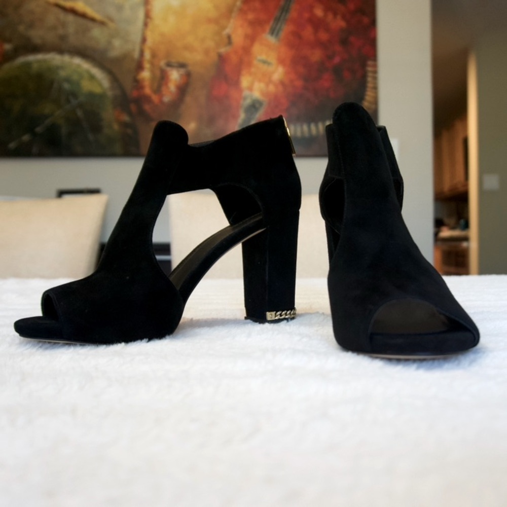 MICHAEL Michael Kors' Sabrina Pumps - Black